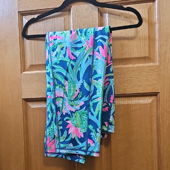 Lilly Pulitzer Pants - Lilly Pulitzer Luxletic Blue and Pink Tropical Active Capris